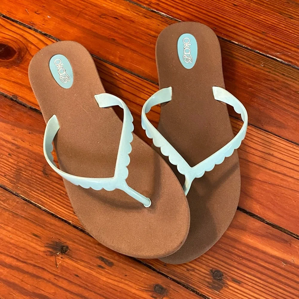 Oka-B Seafoam Scalloped Bristol Flip Flops Size 7 Made in the USA